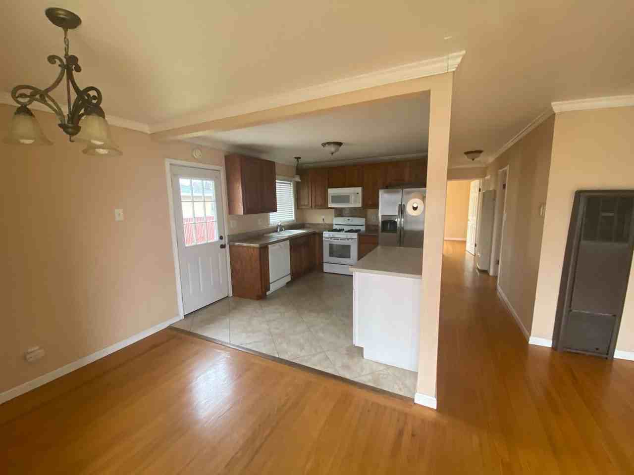 342 Los Altos Pl - Photo 3 of 10