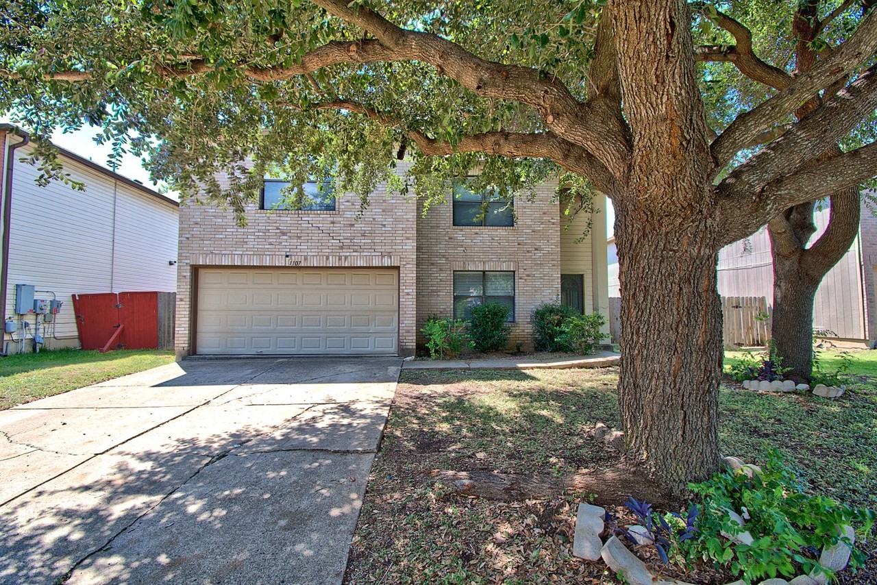 1107 Thorn Creek Pl - Photo 2 of 27