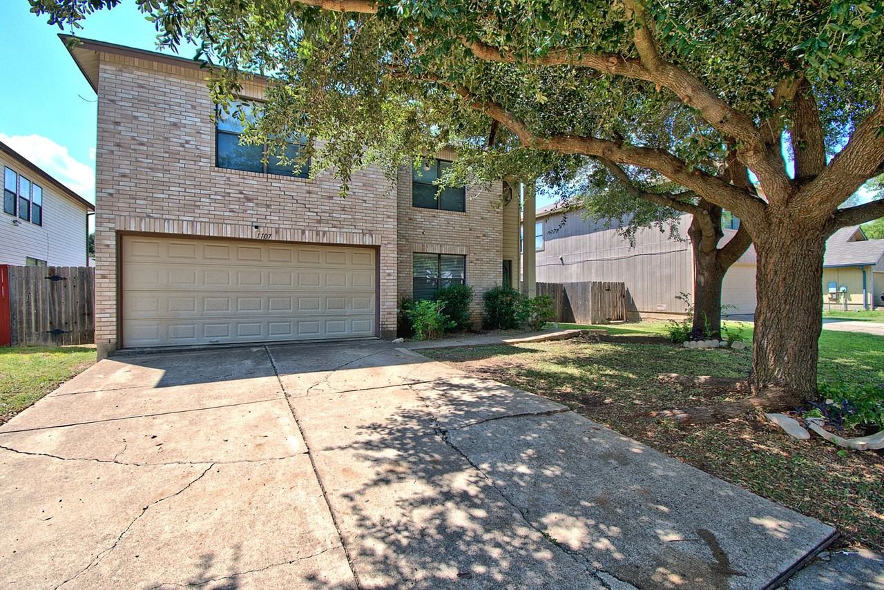 1107 Thorn Creek Pl - Photo 3 of 27