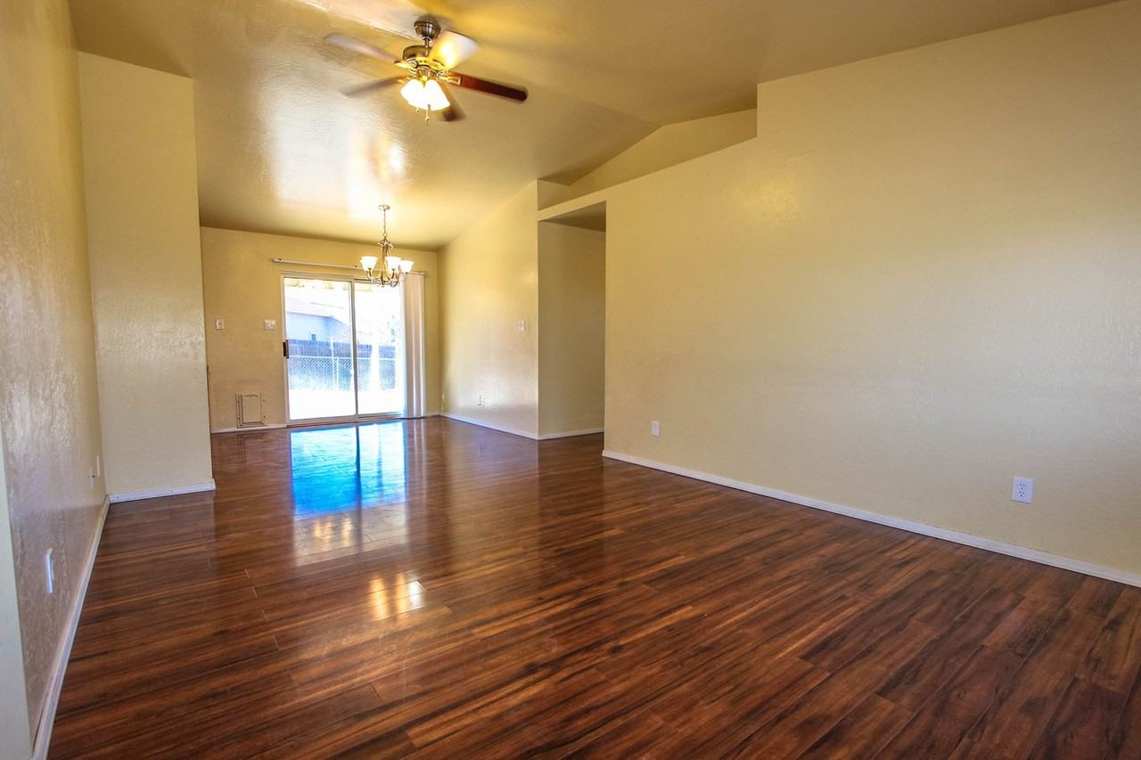 5484 N Robert Rd - Photo 3 of 16