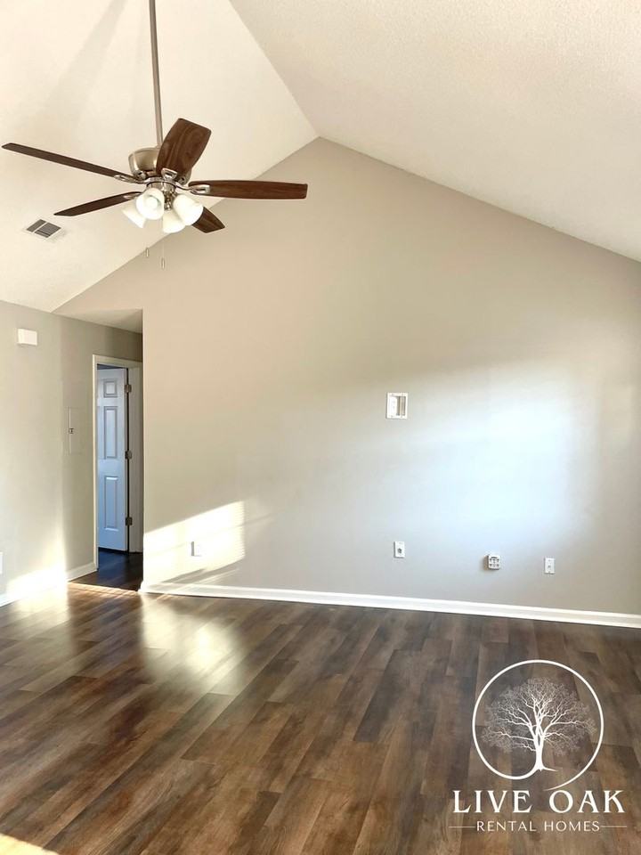 619 Sabreena Circle - Photo 6 of 14