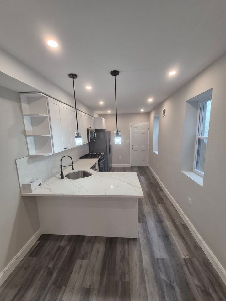 2442 Nicholas St - Photo 2 of 16