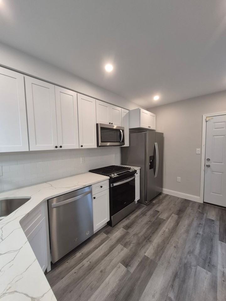 2442 Nicholas St - Photo 3 of 16