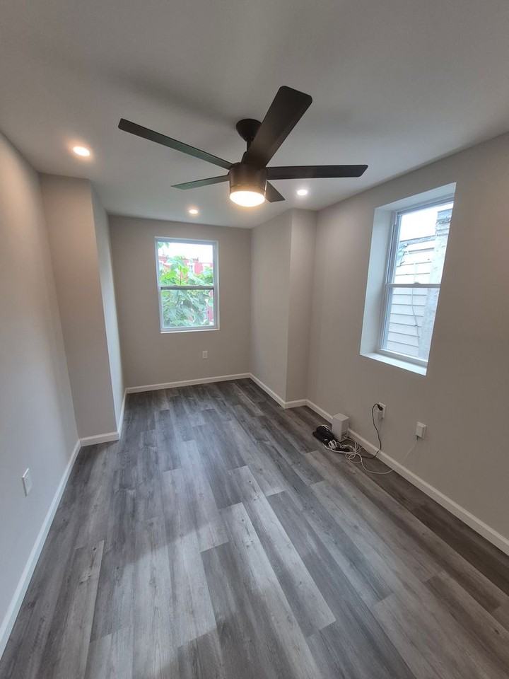 2442 Nicholas St - Photo 4 of 16