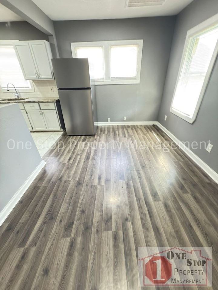 3816 E 37th St - Photo 2 of 14