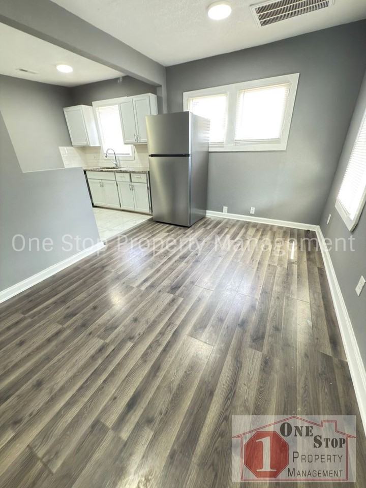 3816 E 37th St - Photo 4 of 14