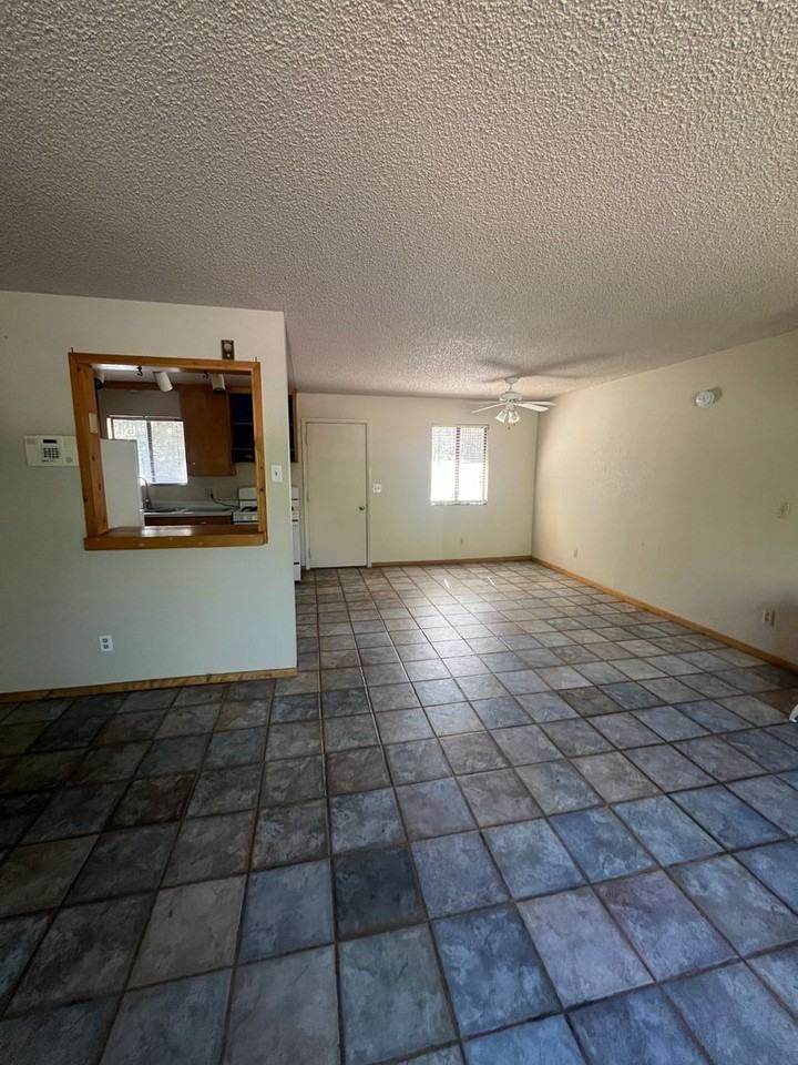 6050 N Dodge Ave - Photo 4 of 13