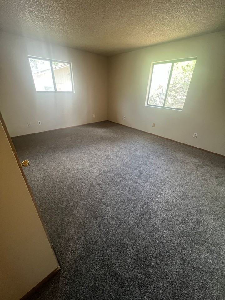 6050 N Dodge Ave - Photo 7 of 13