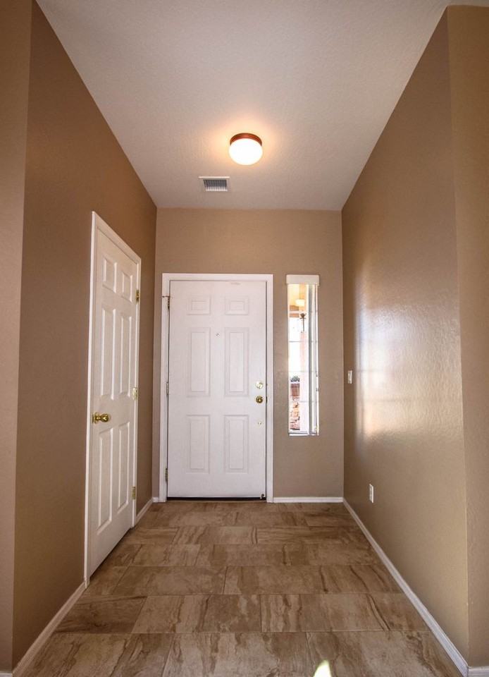 475 North Mercado Street - Photo 3 of 17