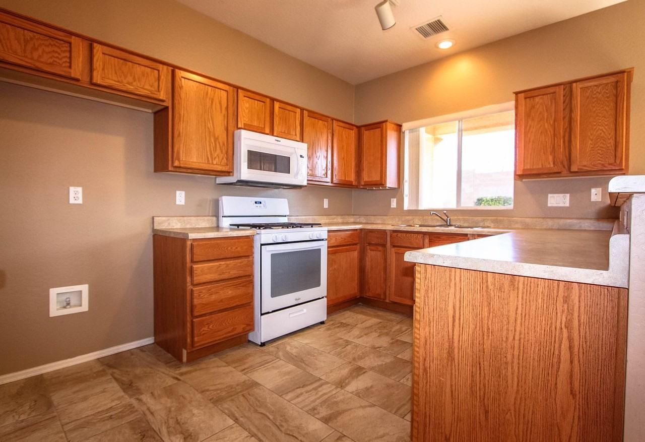 475 North Mercado Street - Photo 7 of 17