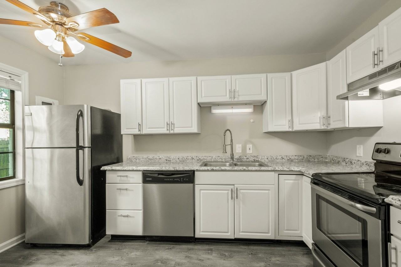 Renovated Townhomes in the Heart of Hendersonville - Photo 6 of 17