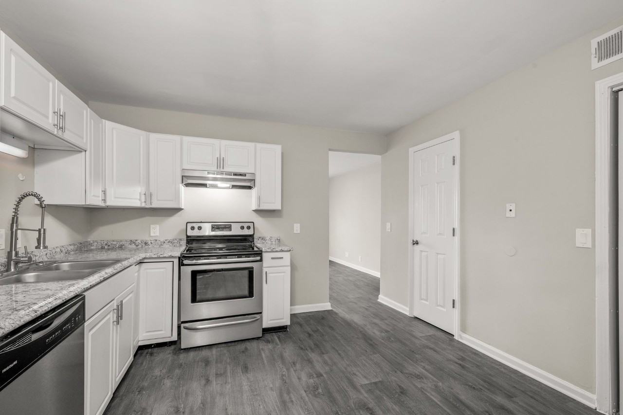 Renovated Townhomes in the Heart of Hendersonville - Photo 7 of 17