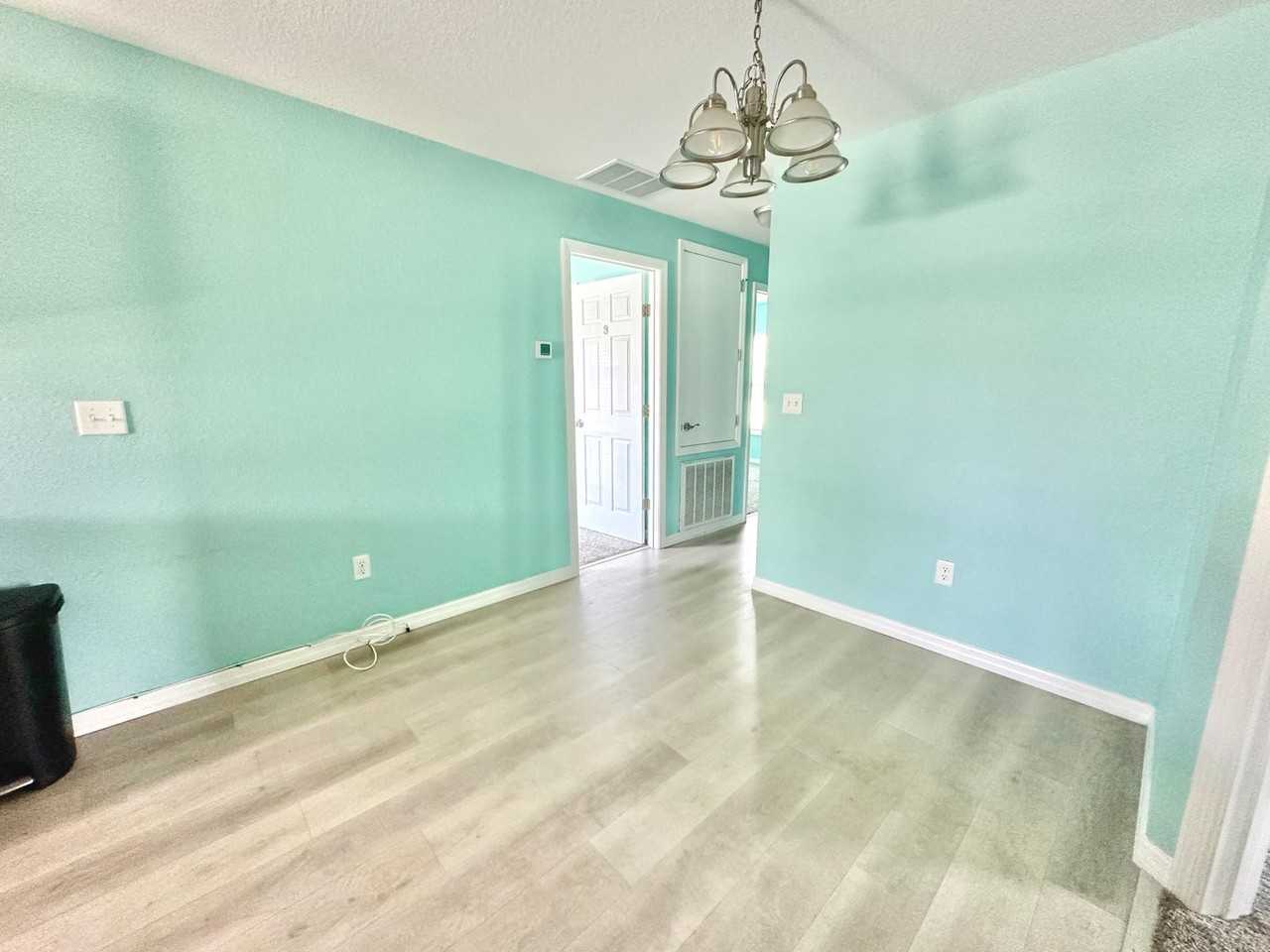 1526 Providence Rd - Photo 3 of 24