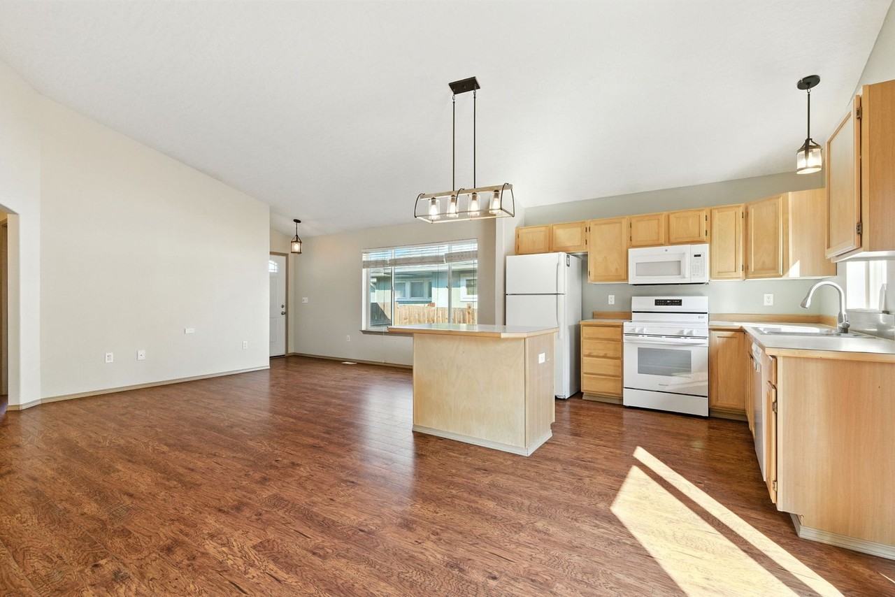 4618 E 14th Ave - Photo 4 of 26