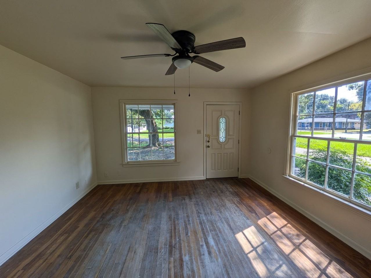 305 Alabama Avenue - Photo 2 of 10