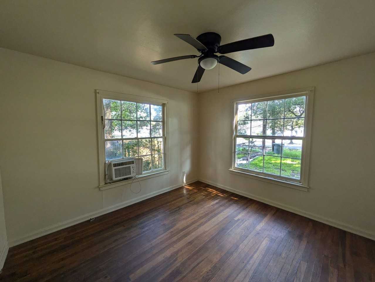 305 Alabama Avenue - Photo 4 of 10