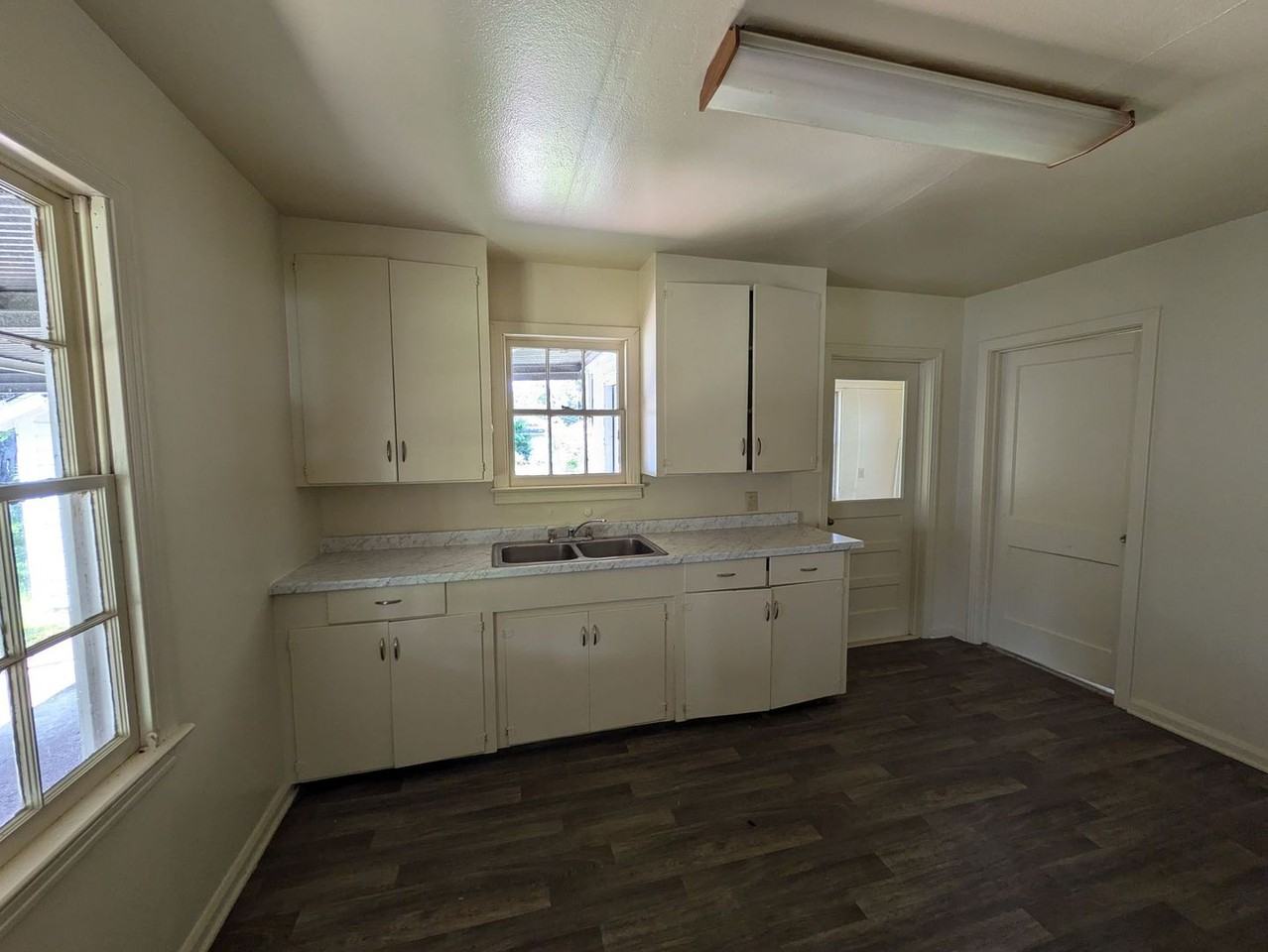 305 Alabama Avenue - Photo 5 of 10