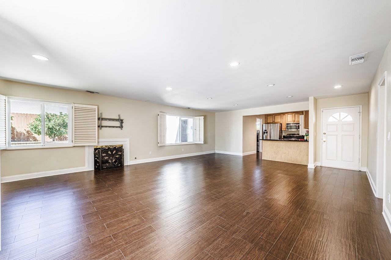 9549 Forbes Ave - Photo 3 of 43