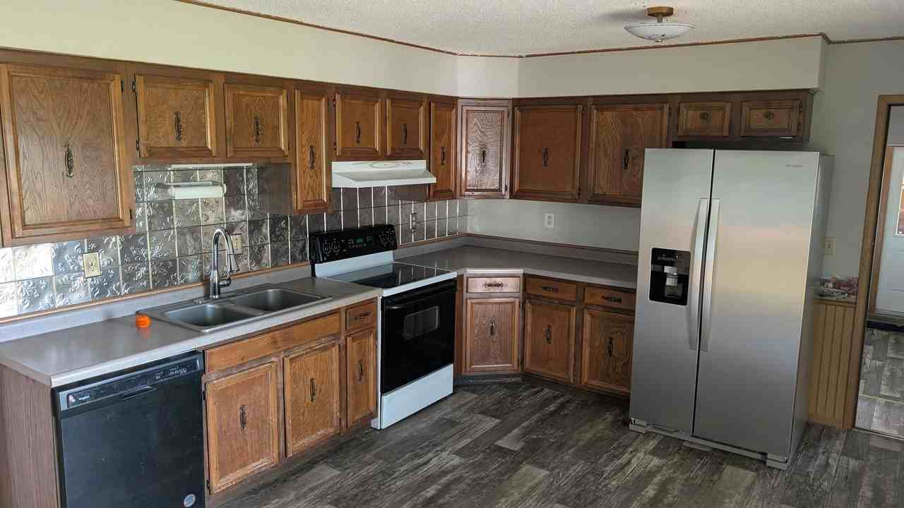 25146 Nature Rd - Photo 2 of 8