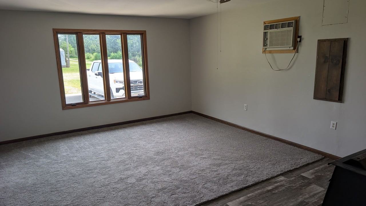 25146 Nature Rd - Photo 3 of 8