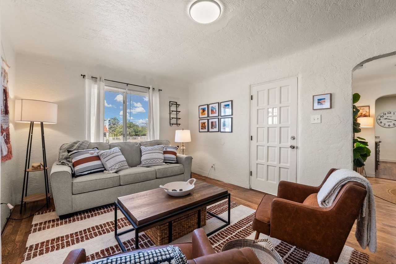 2210 Broadway Blvd Ne - Photo 3 of 21