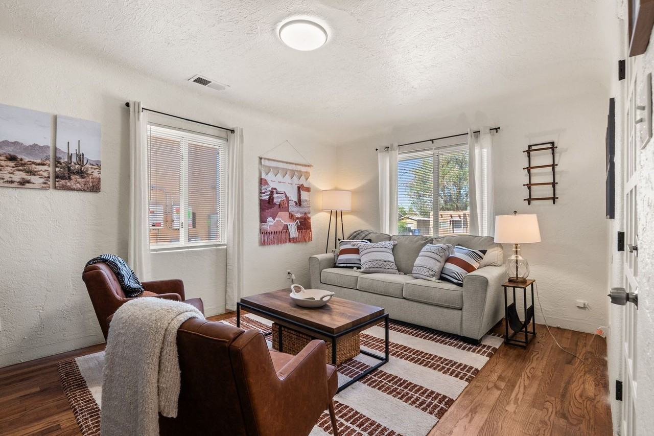 2210 Broadway Blvd Ne - Photo 4 of 21