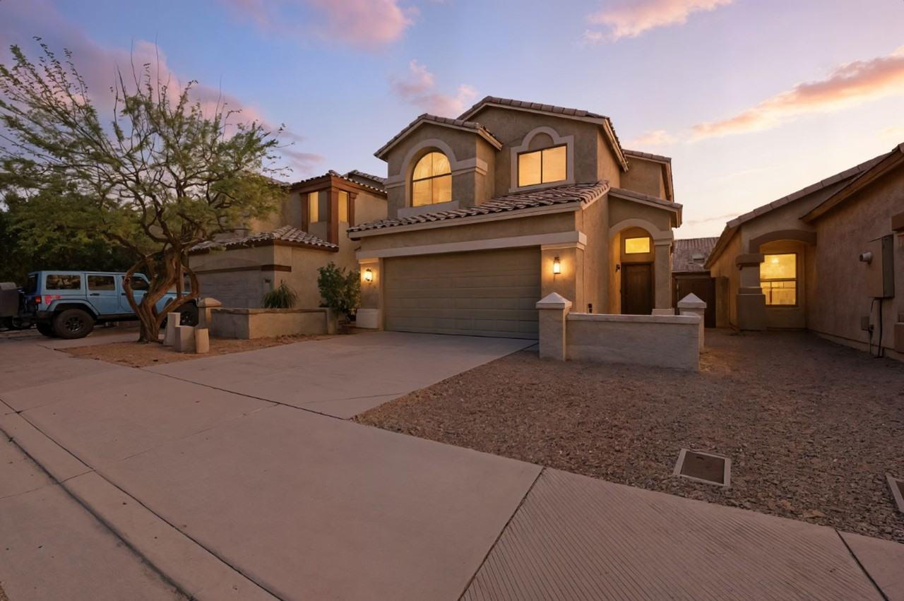 10606 W Coronado Rd - Photo 2 of 50