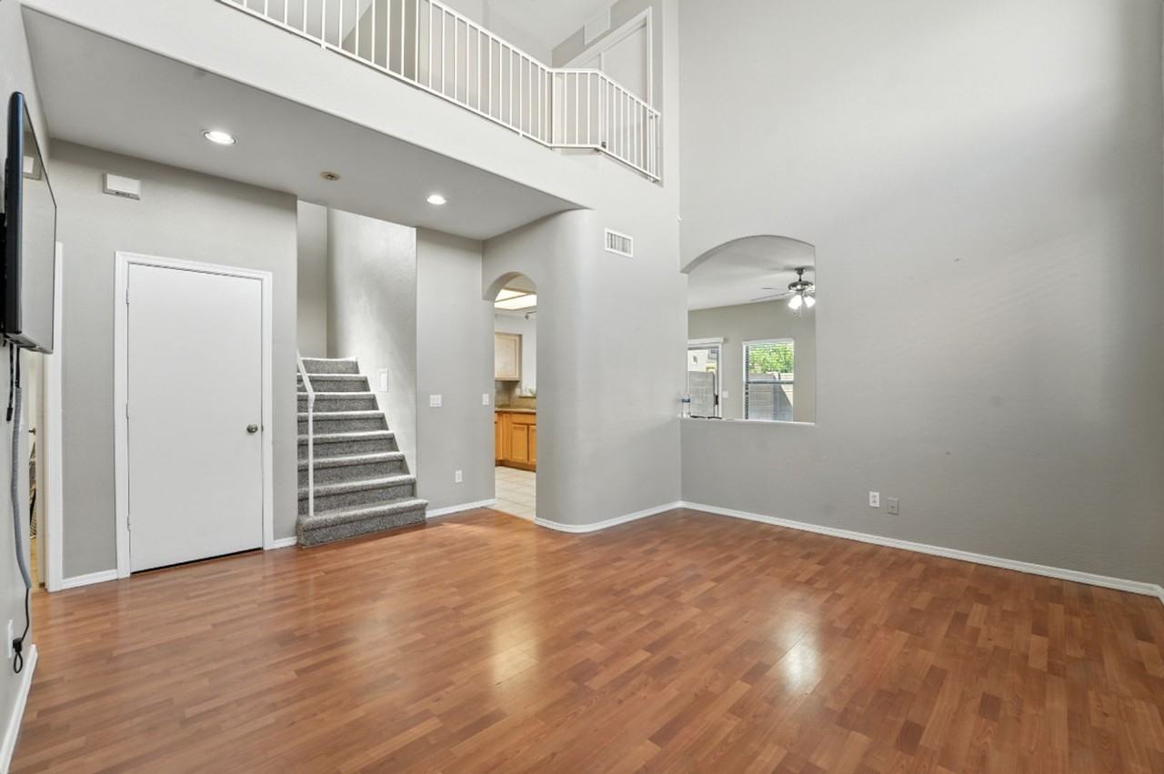 10606 W Coronado Rd - Photo 5 of 50