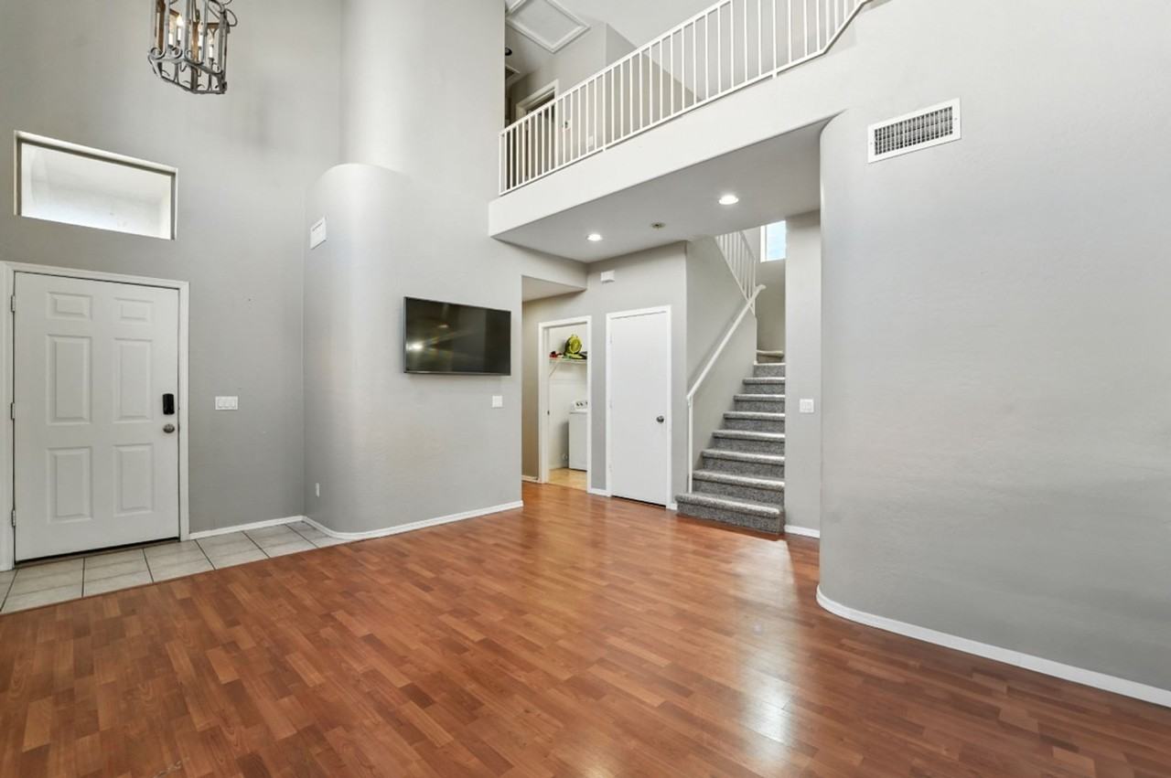 10606 W Coronado Rd - Photo 7 of 50