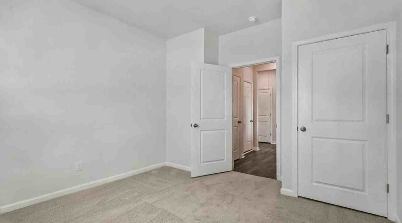 203 Pisgah St - Photo 5 of 50