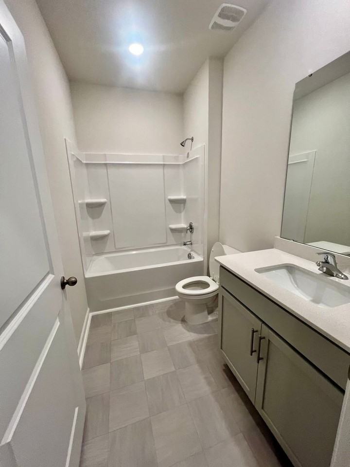 203 Pisgah St - Photo 7 of 50