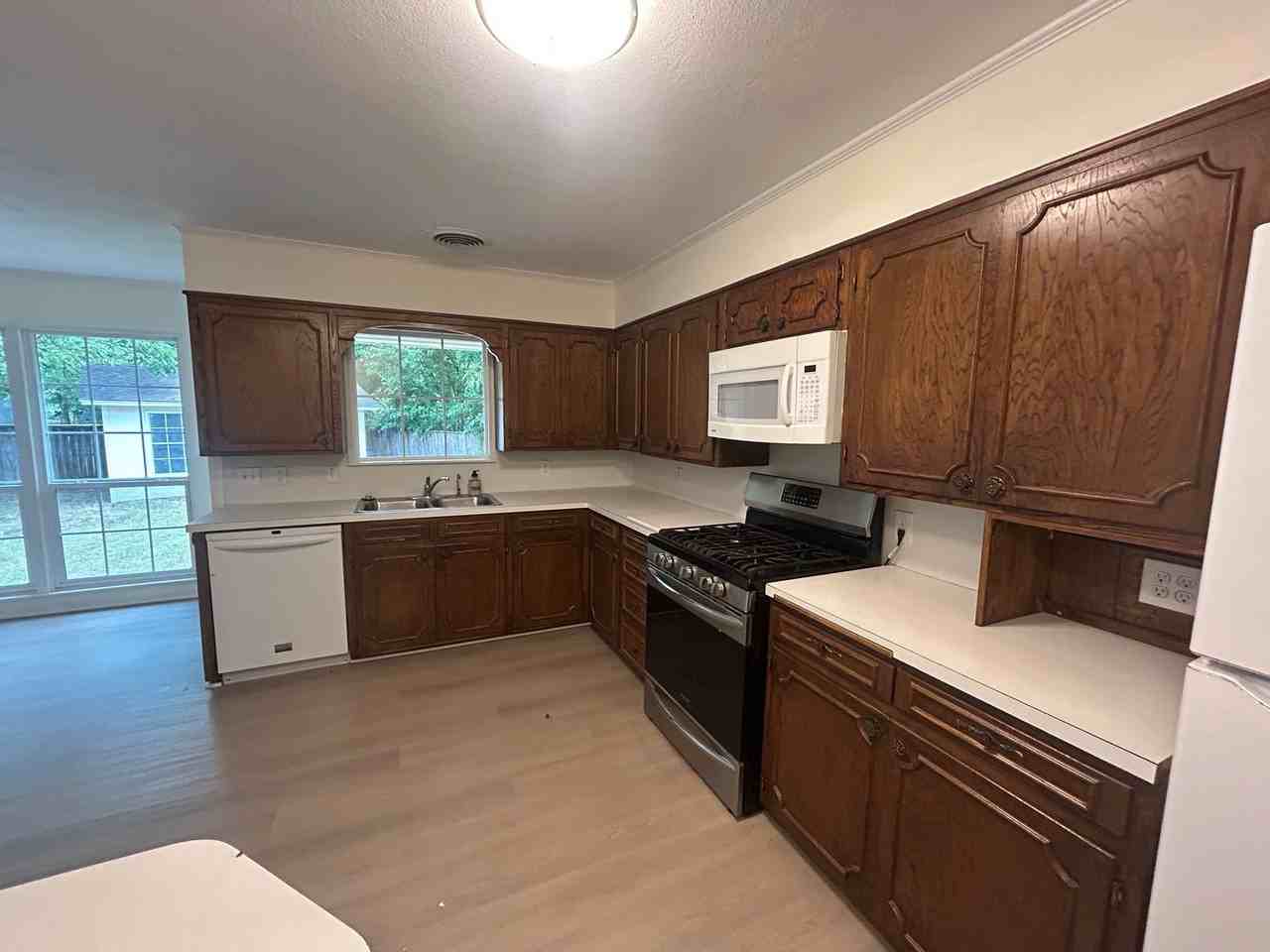 406 Pierce St - Photo 3 of 23