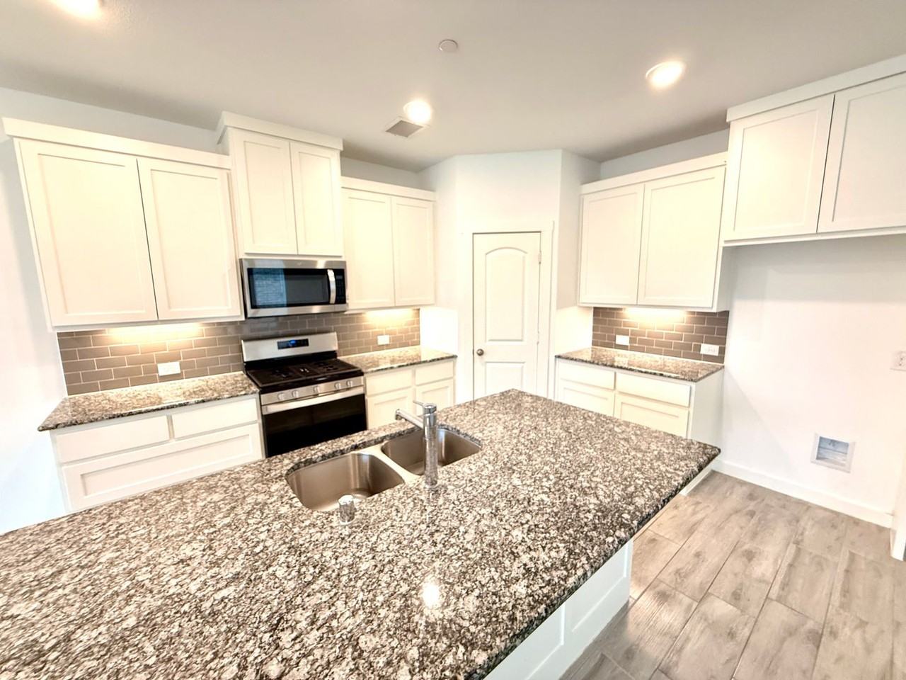 4885 Ellie Ln - Photo 3 of 15