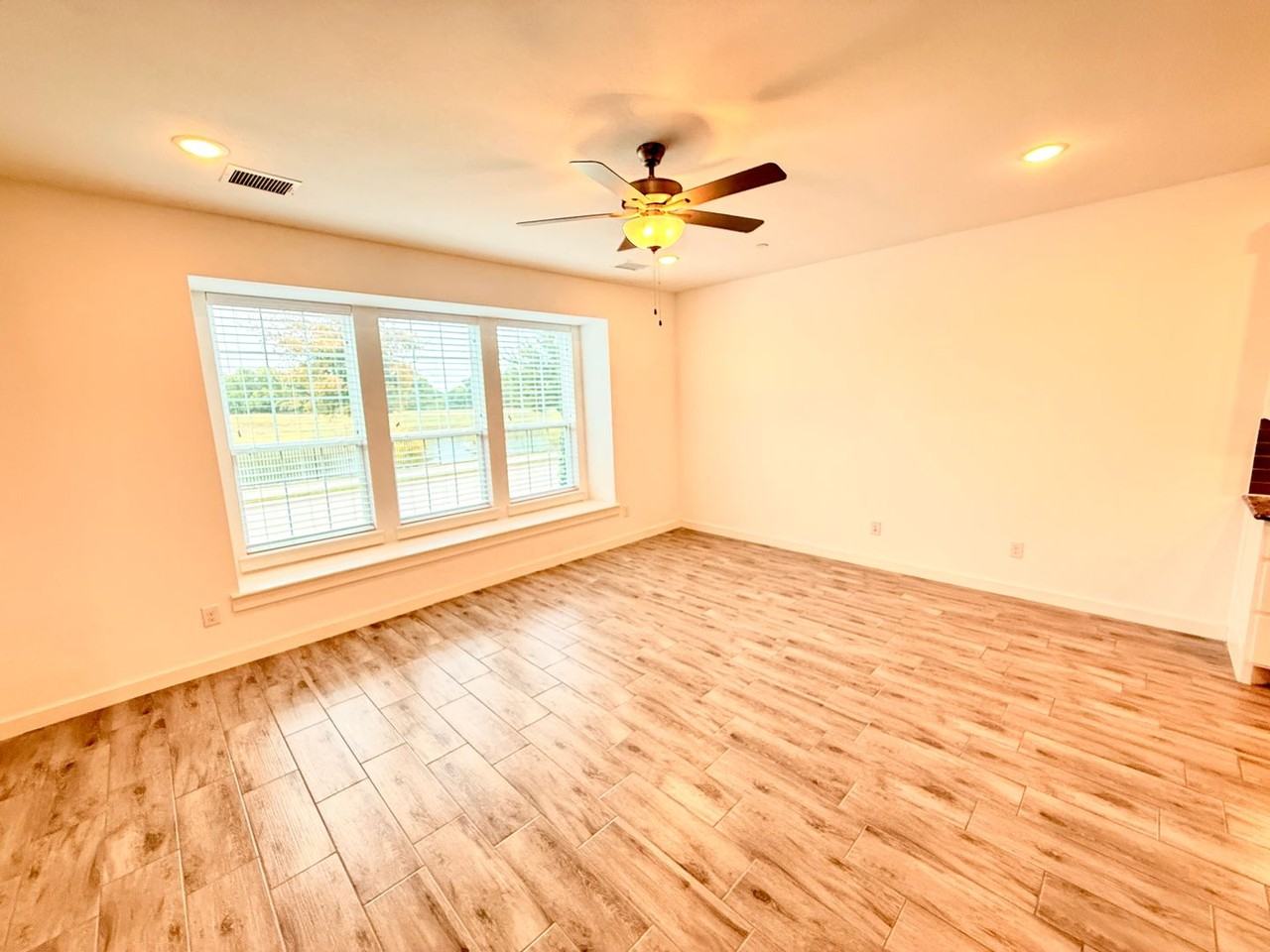 4885 Ellie Ln - Photo 4 of 15