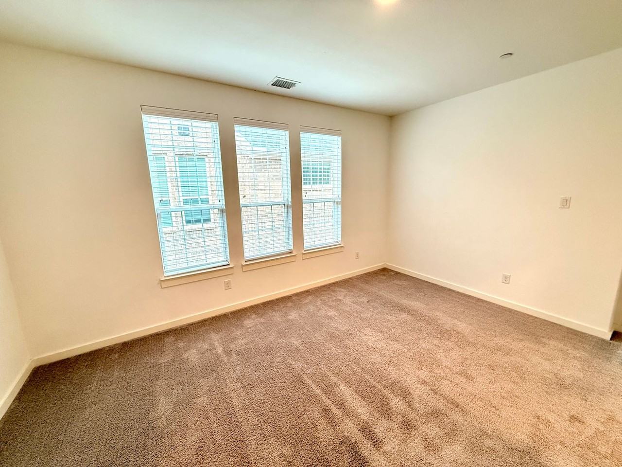 4885 Ellie Ln - Photo 7 of 15