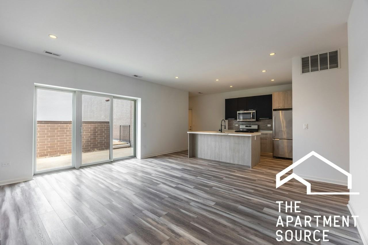 2535 West Fullerton Avenue, Unit 5 - Photo 3 of 24