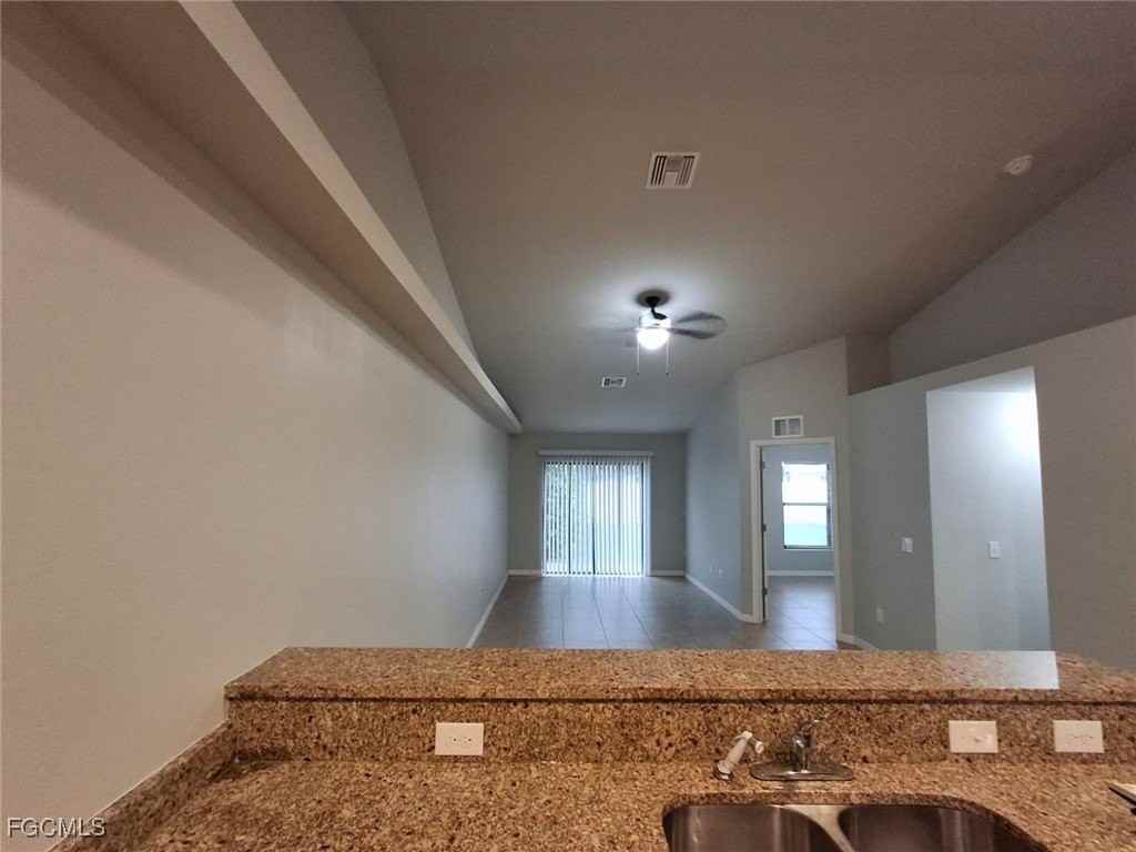 1022 Ne 8th Pl - Photo 5 of 17