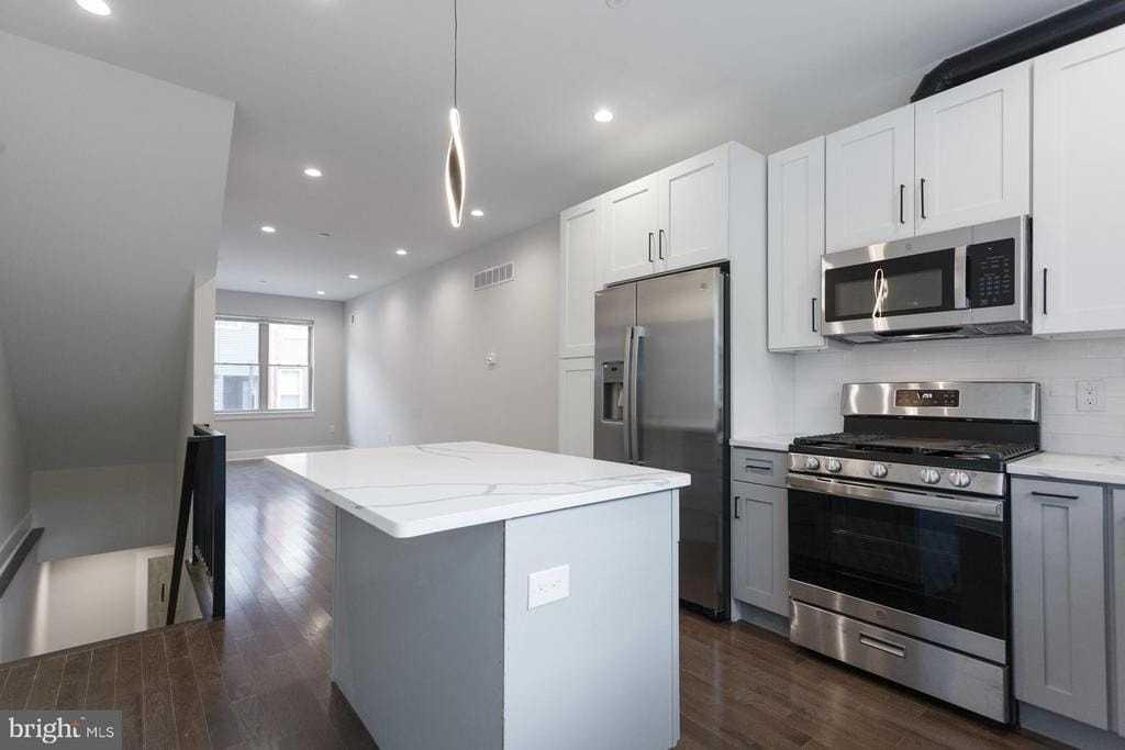 2722 Latona St - Photo 3 of 18