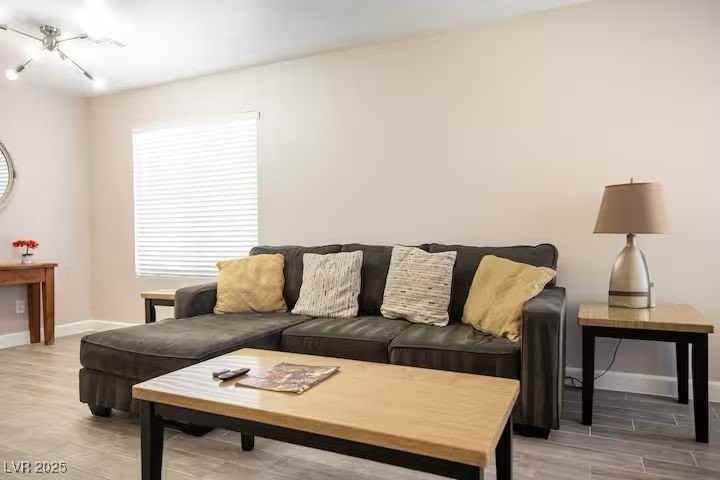 4995 Nardini Ave - Photo 3 of 41