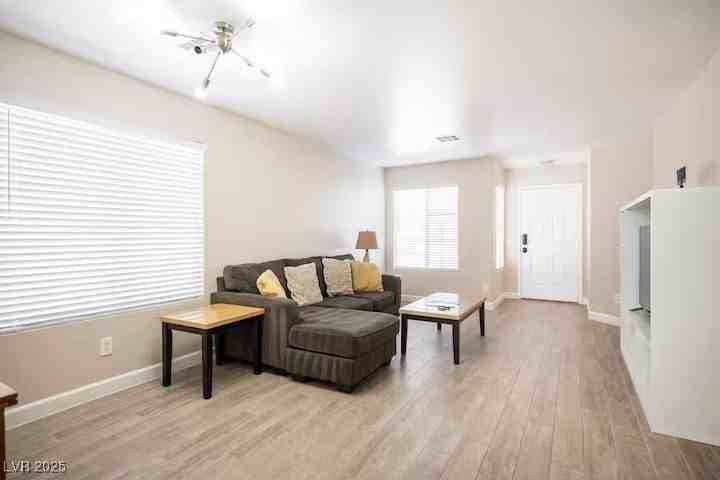 4995 Nardini Ave - Photo 6 of 41