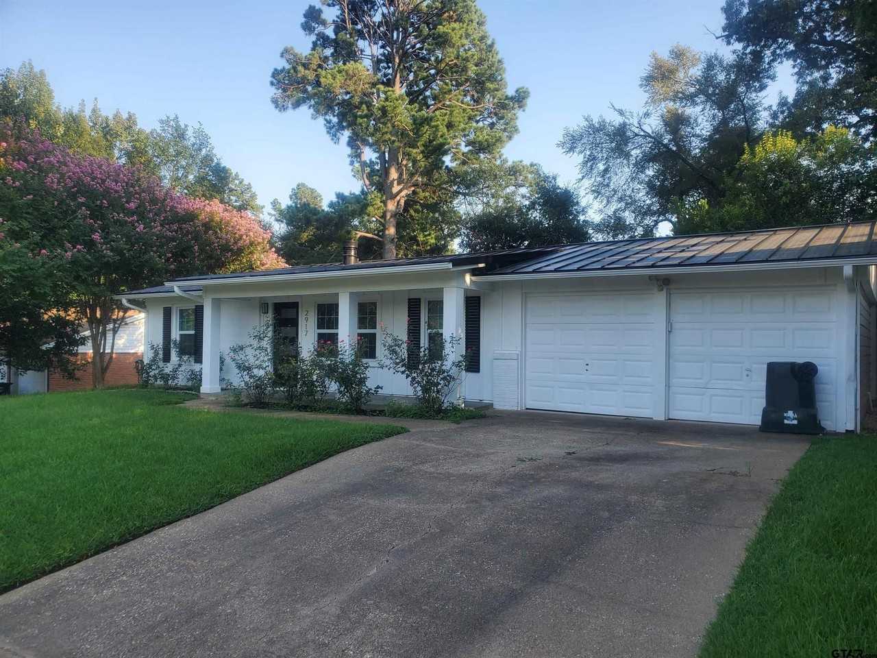 2917 Amy Ln - Photo 2 of 36