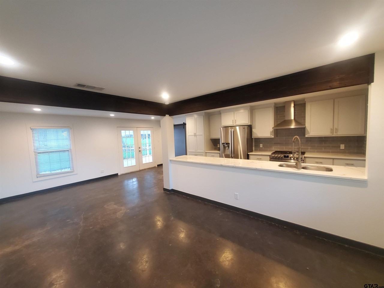 2917 Amy Ln - Photo 7 of 36