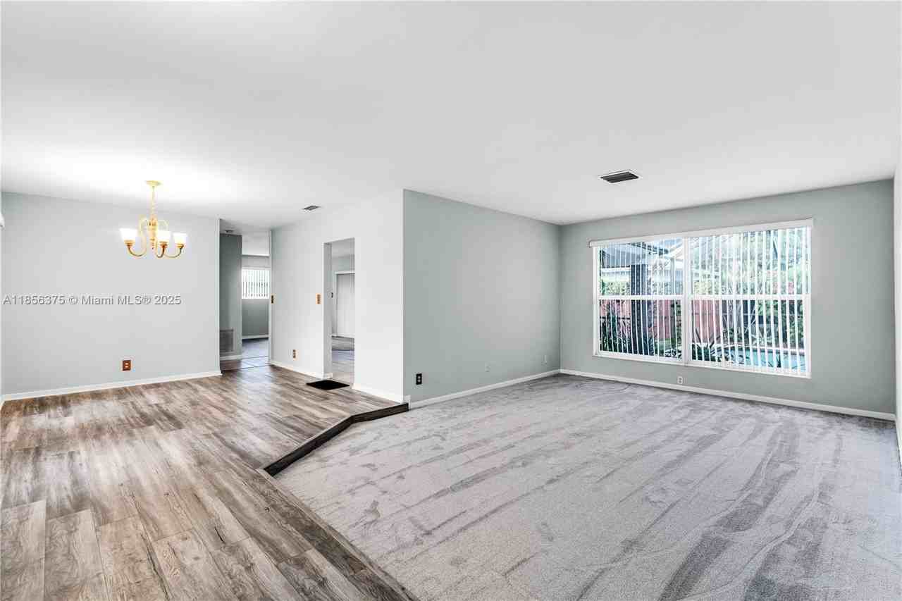 7621 Southwest 146th Avenue - Photo 4 of 19