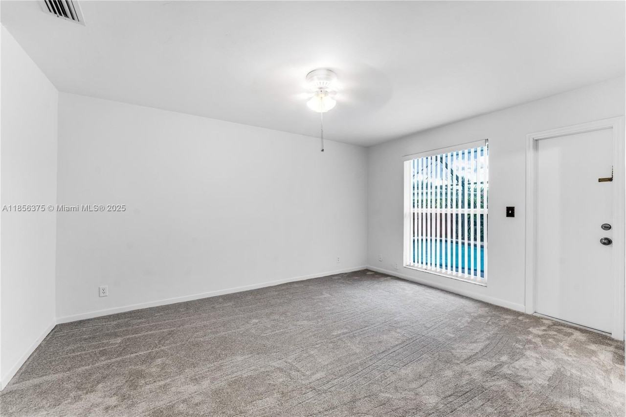 7621 Southwest 146th Avenue - Photo 7 of 19