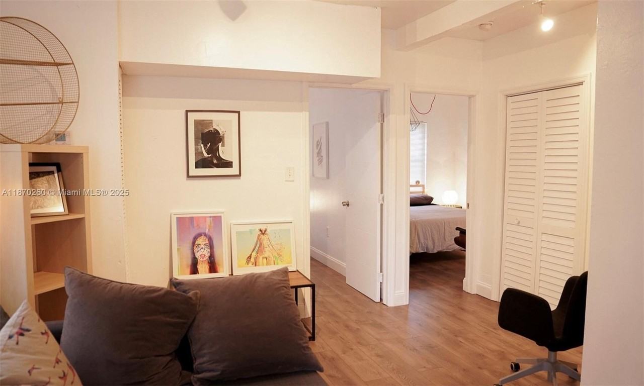 68 Nw 45th St #2 - Photo 4 of 20