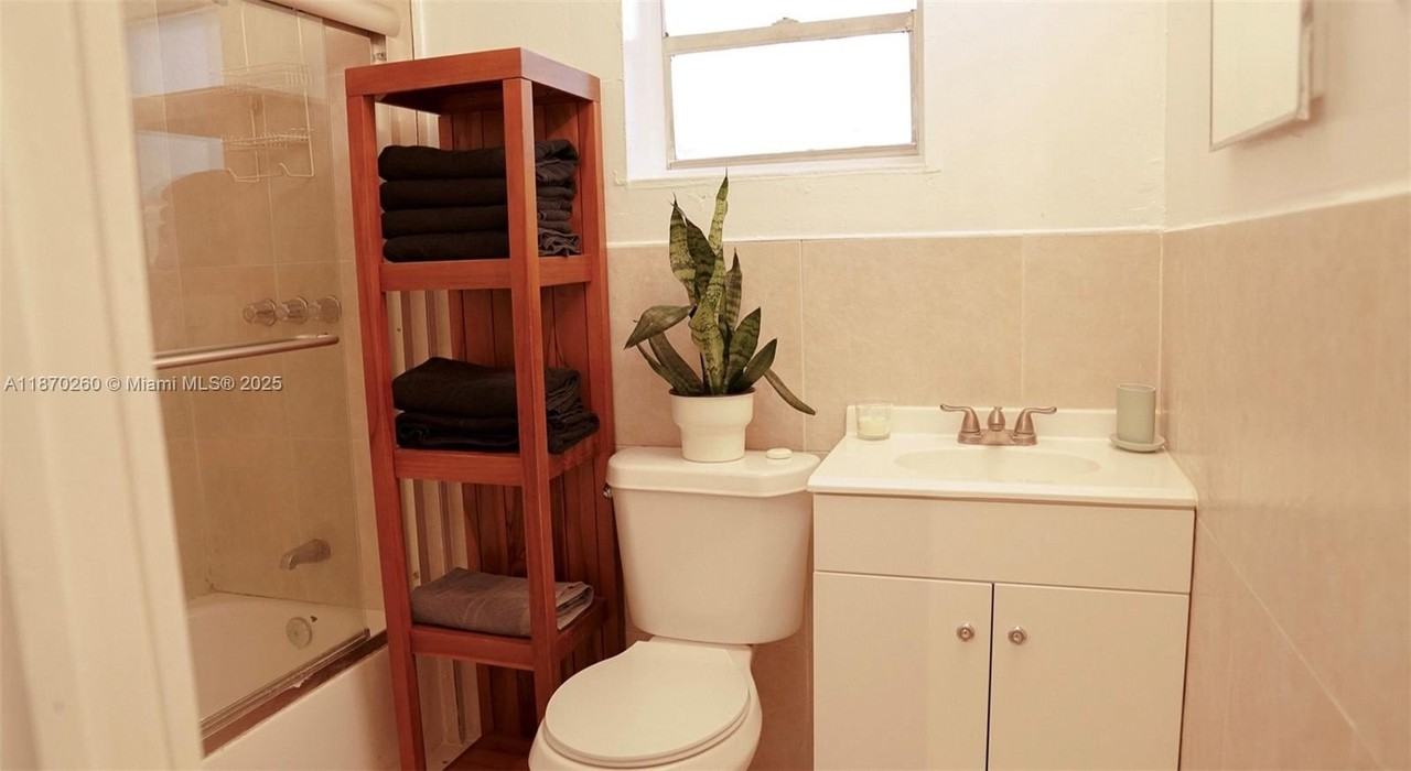 68 Nw 45th St #2 - Photo 5 of 20