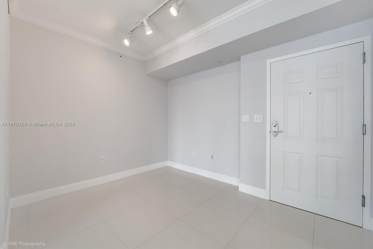 2000 North Bayshore Drive #1203 - Photo 3 of 14