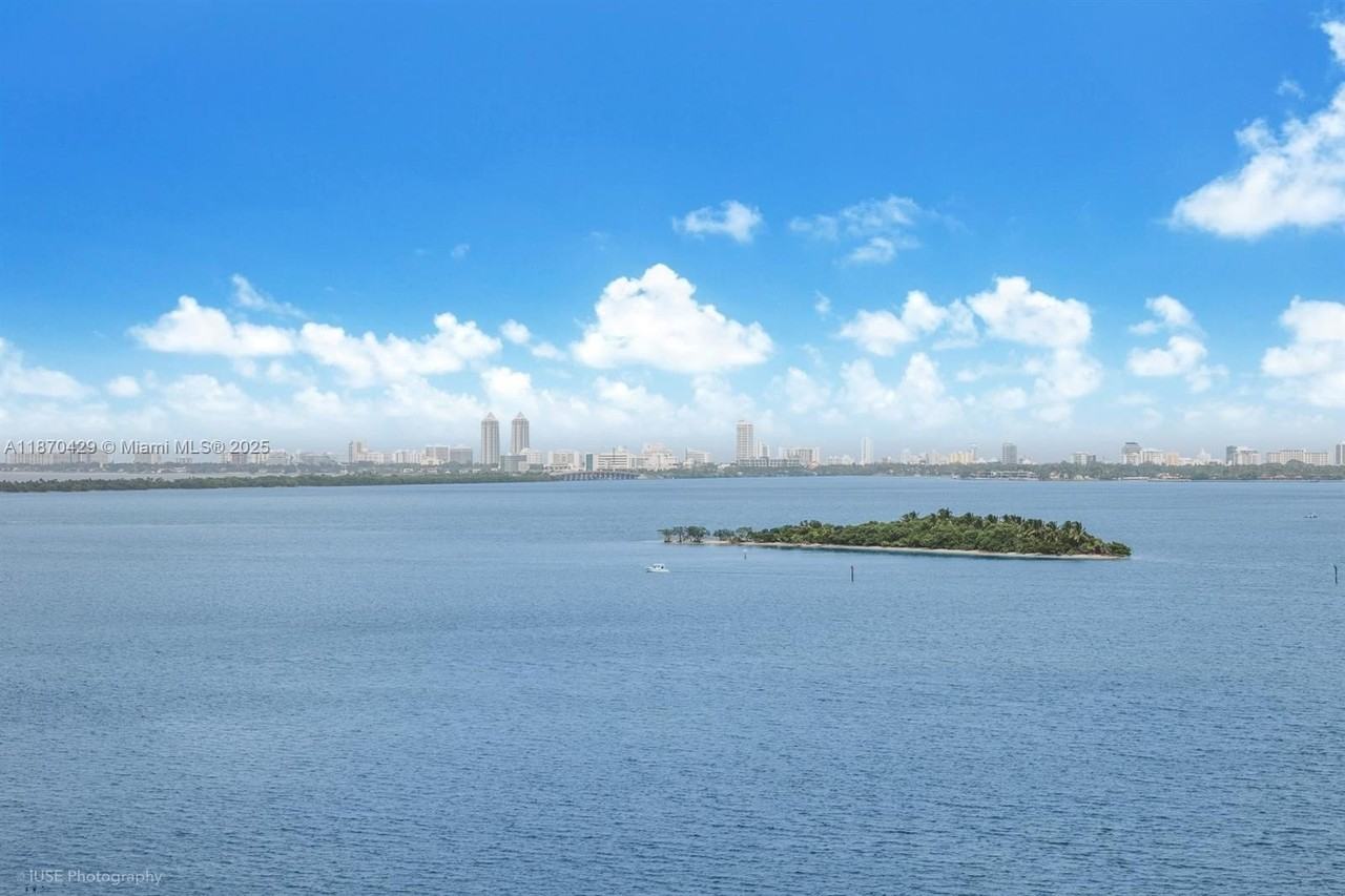 2000 North Bayshore Drive #1203 - Photo 5 of 14