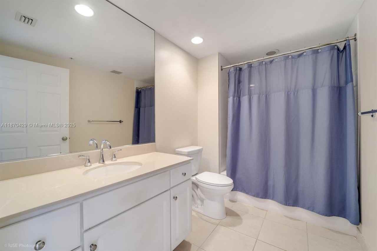 2000 North Bayshore Drive #1203 - Photo 6 of 14