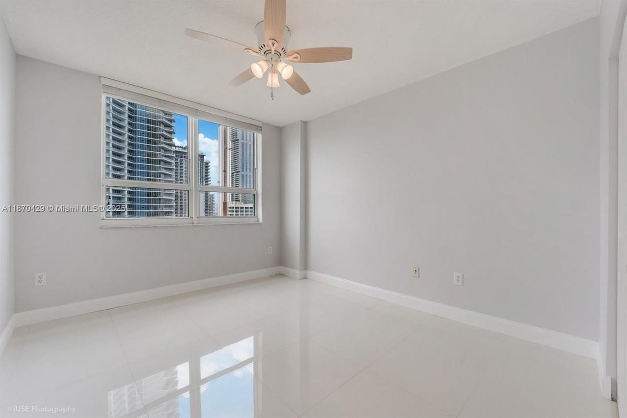 2000 North Bayshore Drive #1203 - Photo 7 of 14